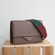 Load image into Gallery viewer, Leather shoulder bag
