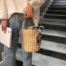 Load image into Gallery viewer, Small Straw Bucket Bag