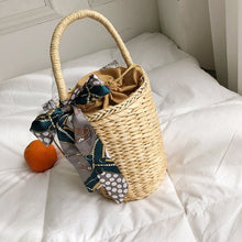 Load image into Gallery viewer, Small Straw Bucket Bag