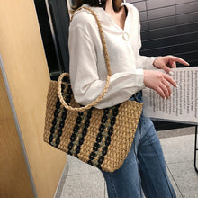 Load image into Gallery viewer, Straw Handbag