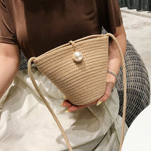 Load image into Gallery viewer, Pearl Design Small Straw Bag